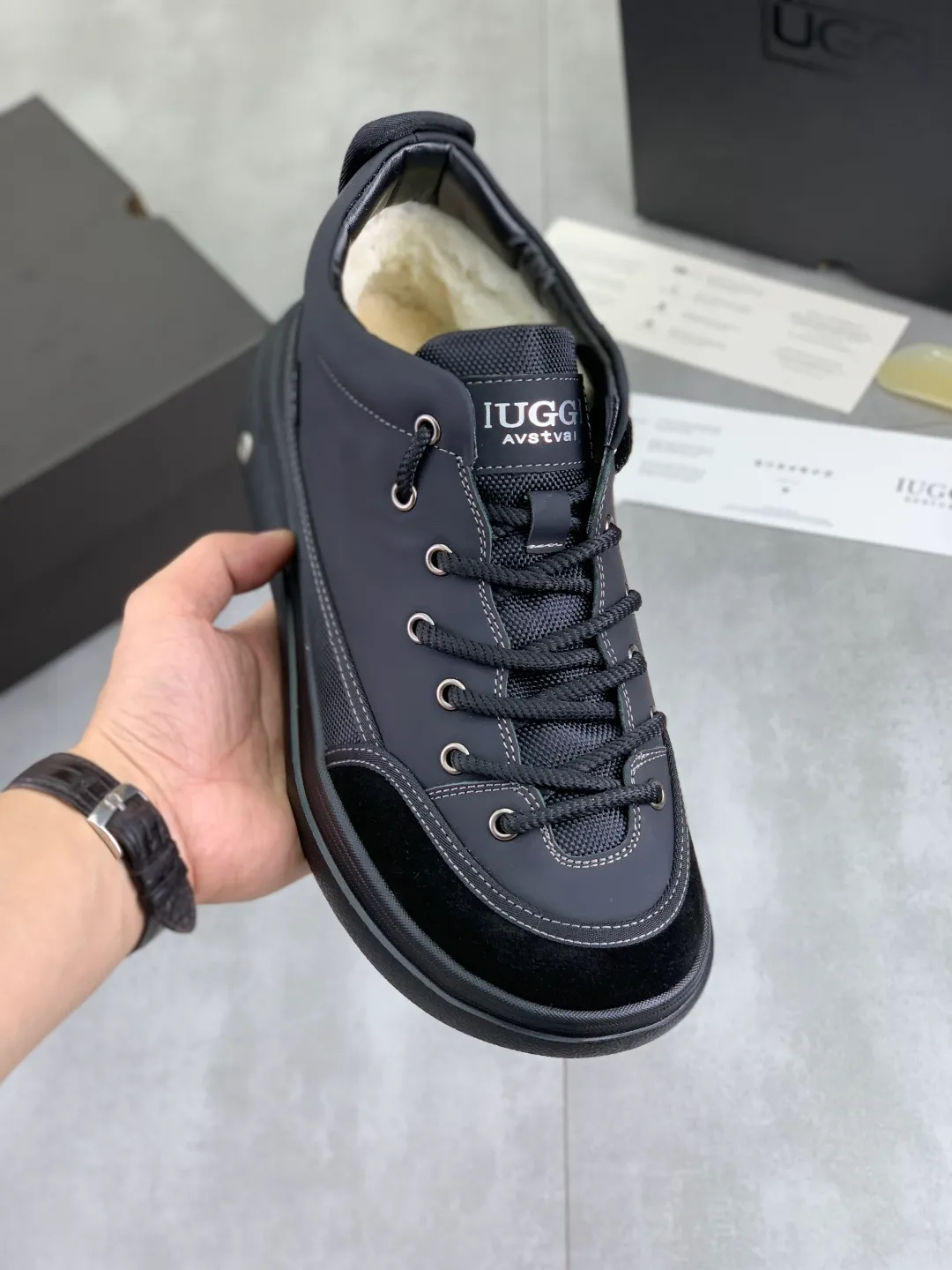 Men's shoes 💰P640 New arrival 🆕🆕🆕 IUGGI Latest fashion products Super cool new thick-soled bread shoes Outdoor sports shoes non-slip and shock-absorbing Ultra-light first-layer cowhide Wear-resistant and stain-resistant Fine texture Australian imported wool lining Comfortable and soft Breathable and non-smelly feet Model: 669-01 Size: 39-44